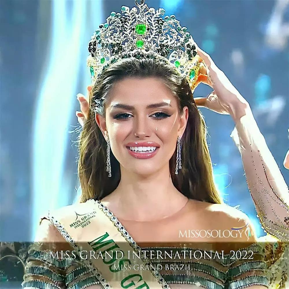 Miss Grand 2022 đụng dáng Thùy Tiên, ai sang hơn?-4