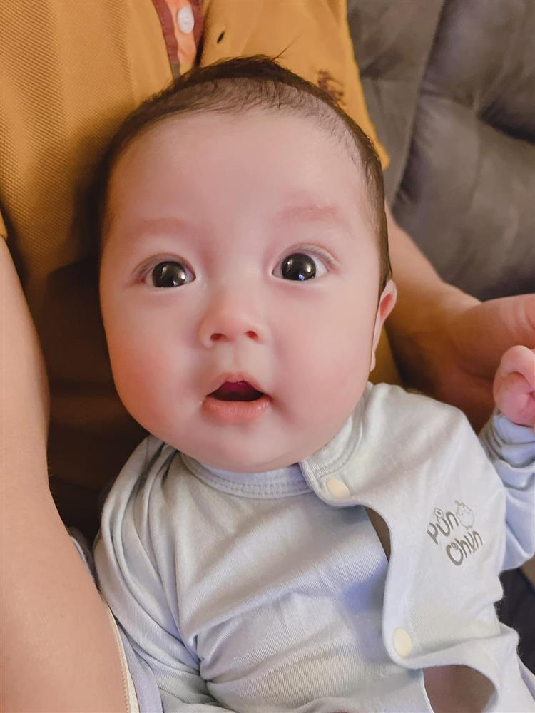 Bằng Kiều hé lộ loạt ảnh lúc mới sinh của con trai thứ 4-2