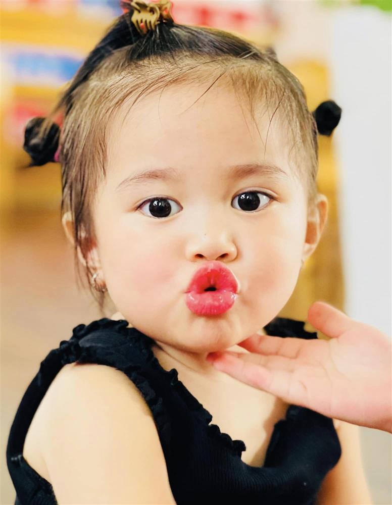 Lê Dương Bảo Lâm bùi ngùi cảnh mẹ vợ 1 nách 3 cháu-5