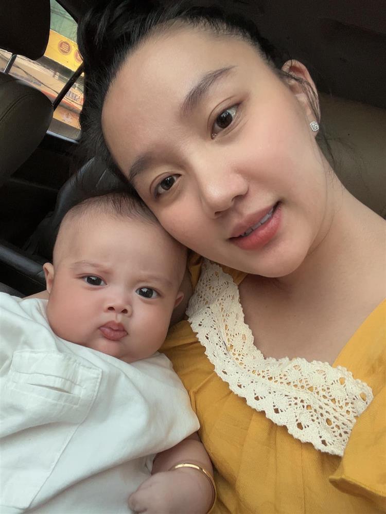 Lê Dương Bảo Lâm bùi ngùi cảnh mẹ vợ 1 nách 3 cháu-9