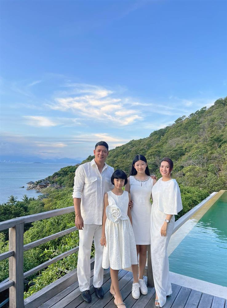 2 ái nữ thừa hưởng gen chân dài siêu mẫu của Bình Minh-8