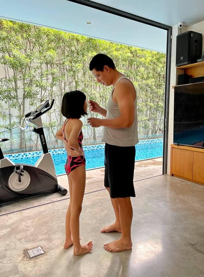 2 ái nữ thừa hưởng gen chân dài siêu mẫu của Bình Minh-6