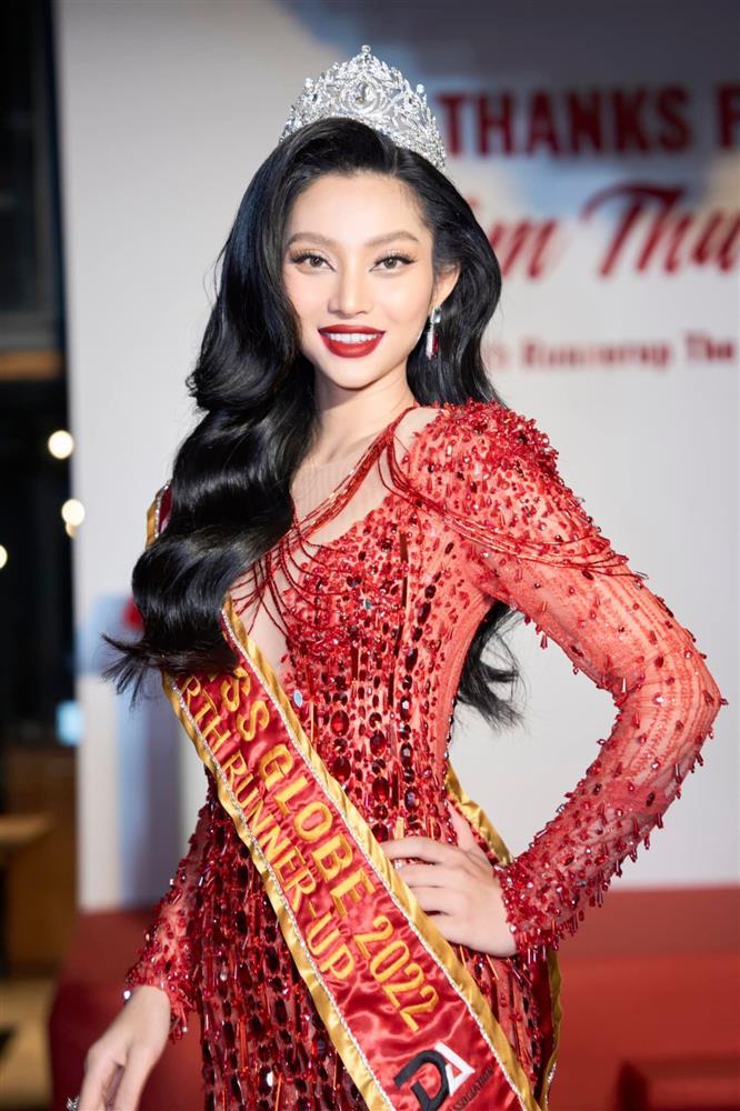 Vương miện quốc tế của Lâm Thu Hồng nhái hàng Việt Nam?-1