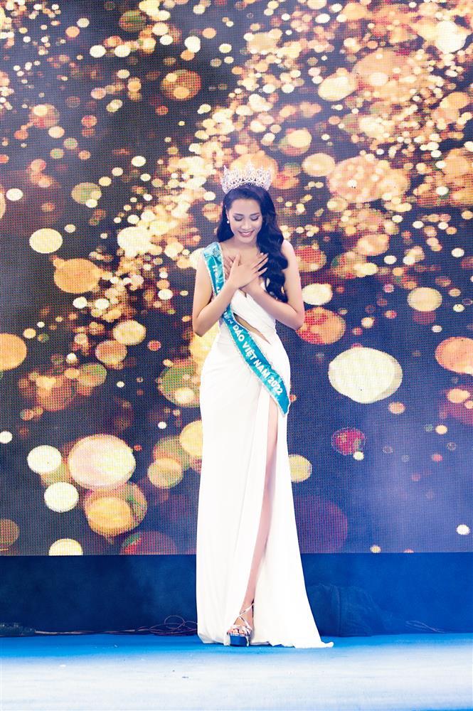 Hoa hậu Đinh Như Phương về thăm trường sau đăng quang-6