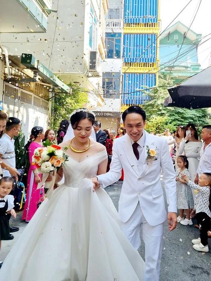 Loạt khoảnh khắc trầm tư của Việt Anh 1977 Vlog khi đám cưới-1