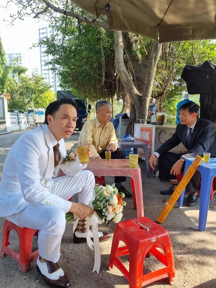 Loạt khoảnh khắc trầm tư của Việt Anh 1977 Vlog khi đám cưới-3