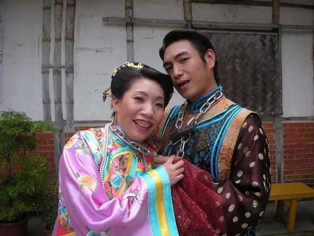 Nam thần tượng phải đi bán đồ nướng vì quá khứ quấy rối phụ nữ-2