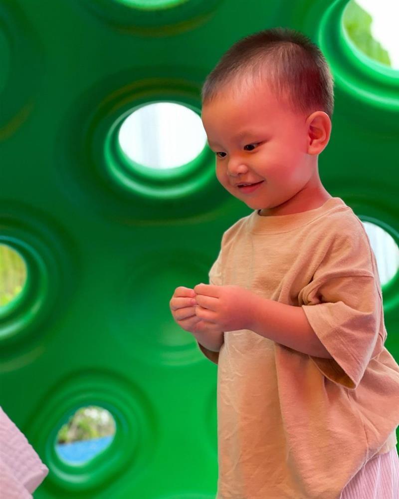 Nhà Hồ Ngọc Hà đi ăn sinh nhật, tan chảy Lisa - Subeo-11