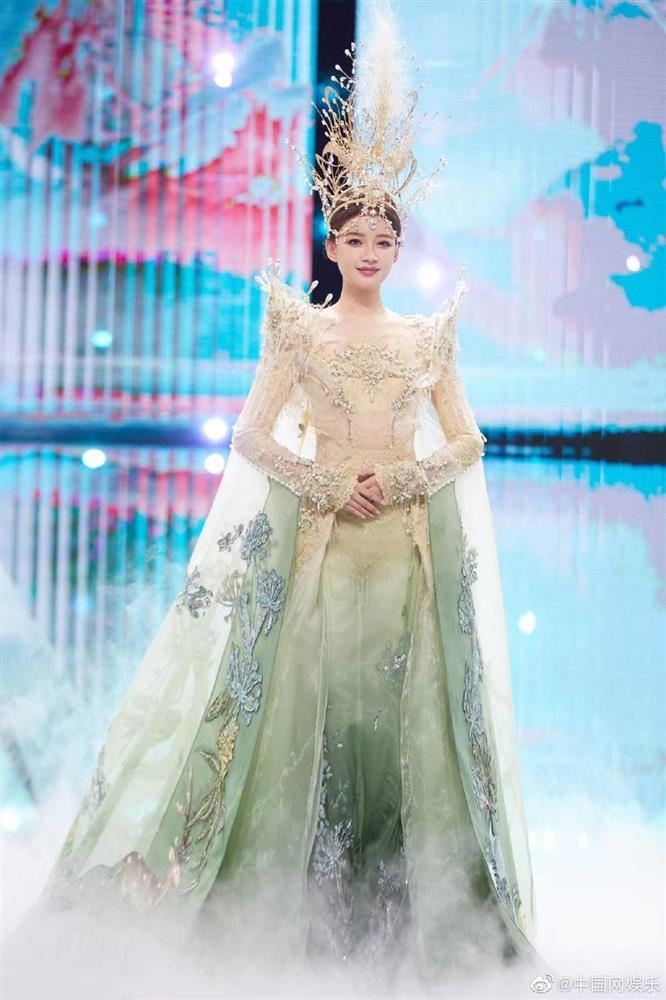 Tôn Di đẹp choáng ngợp tại lễ trao giải Kim Ưng 2022-5