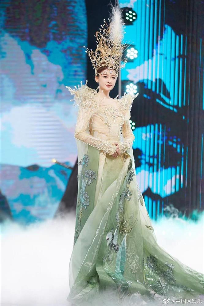 Tôn Di đẹp choáng ngợp tại lễ trao giải Kim Ưng 2022-6