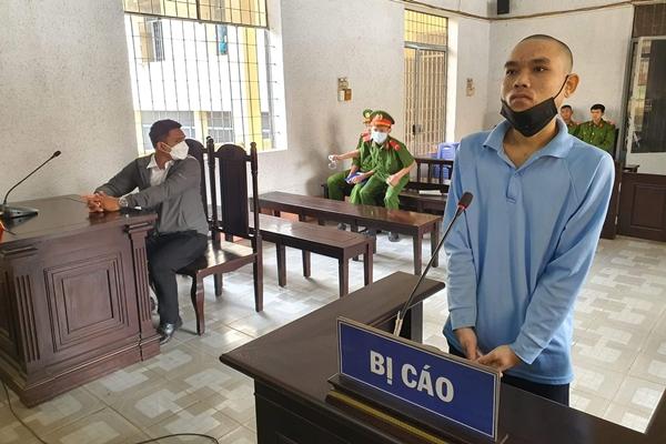 Bố dượng 64 tuổi dâm ô con gái 9 tuổi của vợ hờ-2