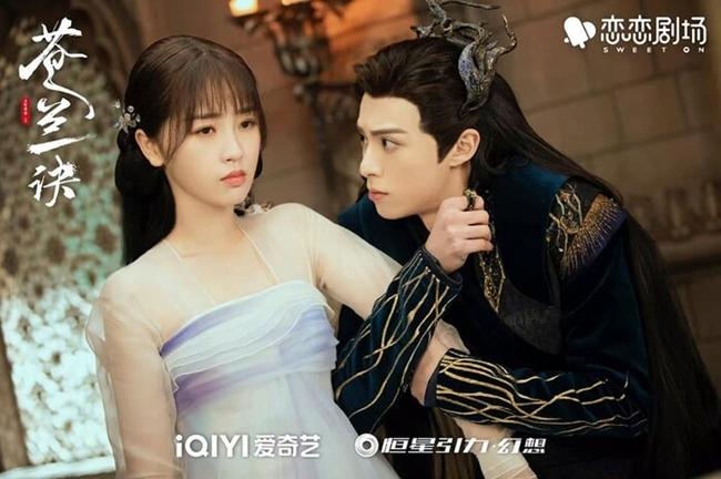 Cháu gái Chủ tịch tập đoàn sắt thép mặc áo đứt chỉ, sao nữ diện nội y suýt hớ hênh-4