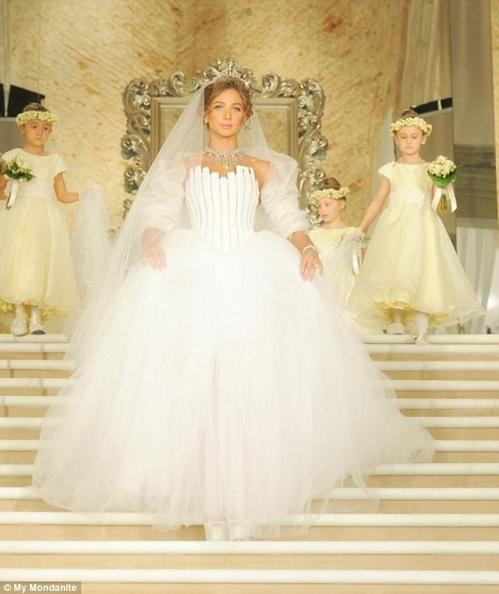 Cuộc sống của nữ góa phụ từng có đám cưới 10 triệu USD-1