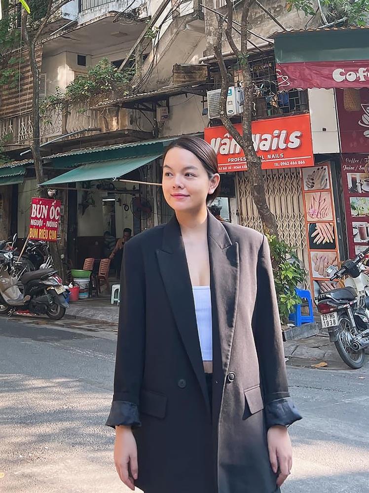 Phạm Quỳnh Anh mặc đồ rộng che dáng sau sinh-2