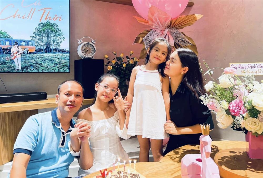 Phạm Quỳnh Anh mặc đồ rộng che dáng sau sinh-4