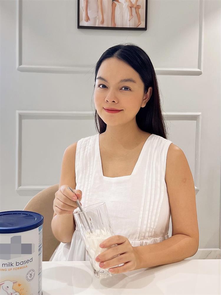 Phạm Quỳnh Anh mặc đồ rộng che dáng sau sinh-5