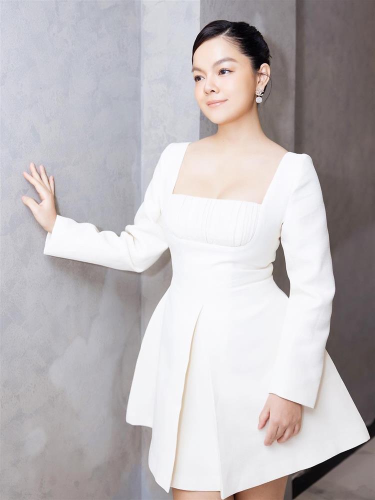 Phạm Quỳnh Anh mặc đồ rộng che dáng sau sinh-8