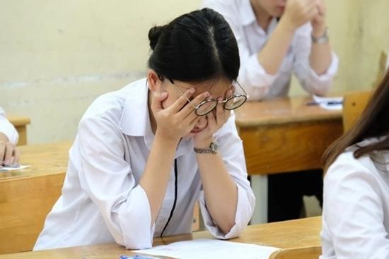 Từ vụ nam sinh nhảy lầu vì bị bạn tụt quần: 'Trêu có thế đã khóc!'