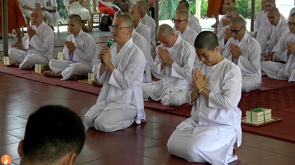 MC Đại Nghĩa bật khóc trong lễ bế giảng khóa tu-3