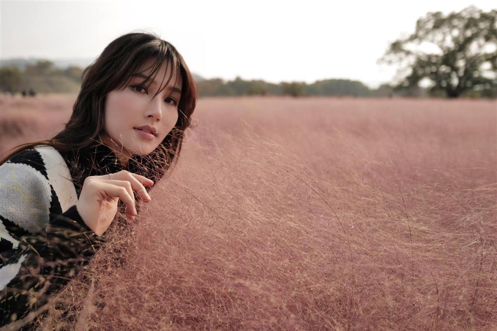 Tin showbiz Việt ngày 5/11: Ngọc Hân khen bố mẹ hôn phu có tầm nhìn-5