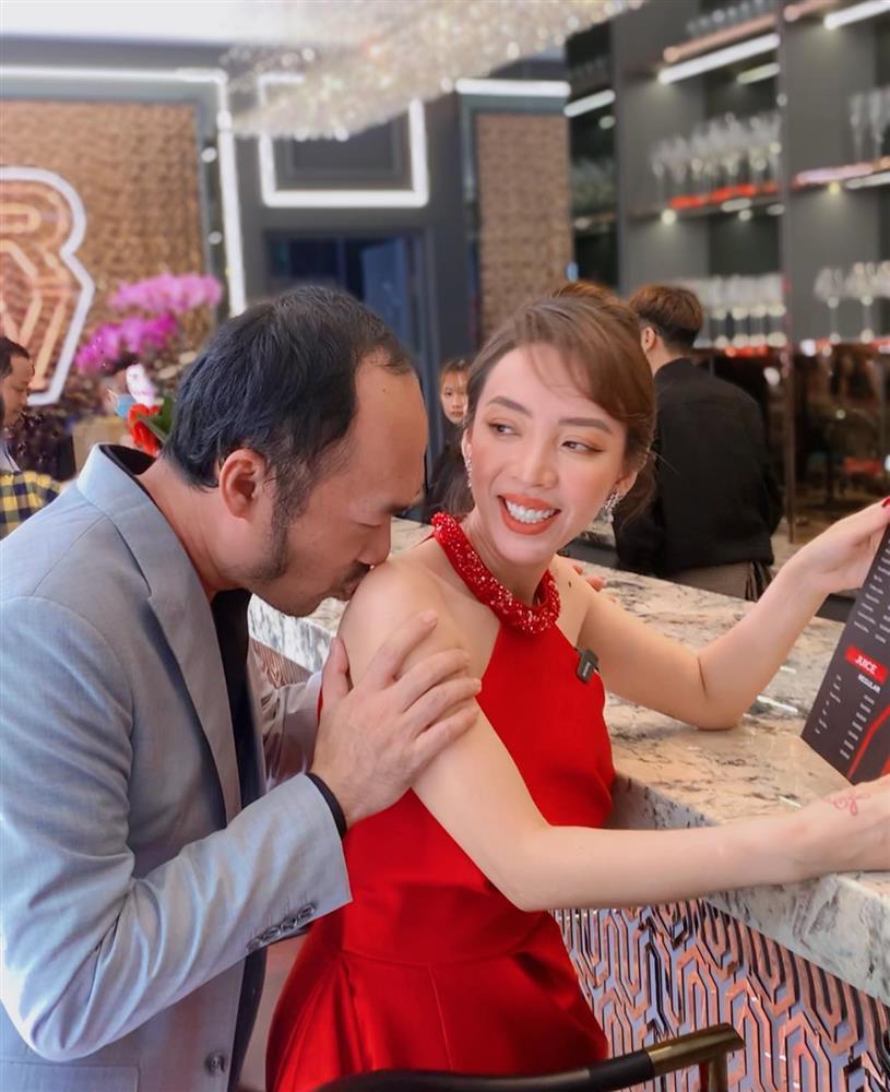 Tin showbiz Việt ngày 5/11: Ngọc Hân khen bố mẹ hôn phu có tầm nhìn-11