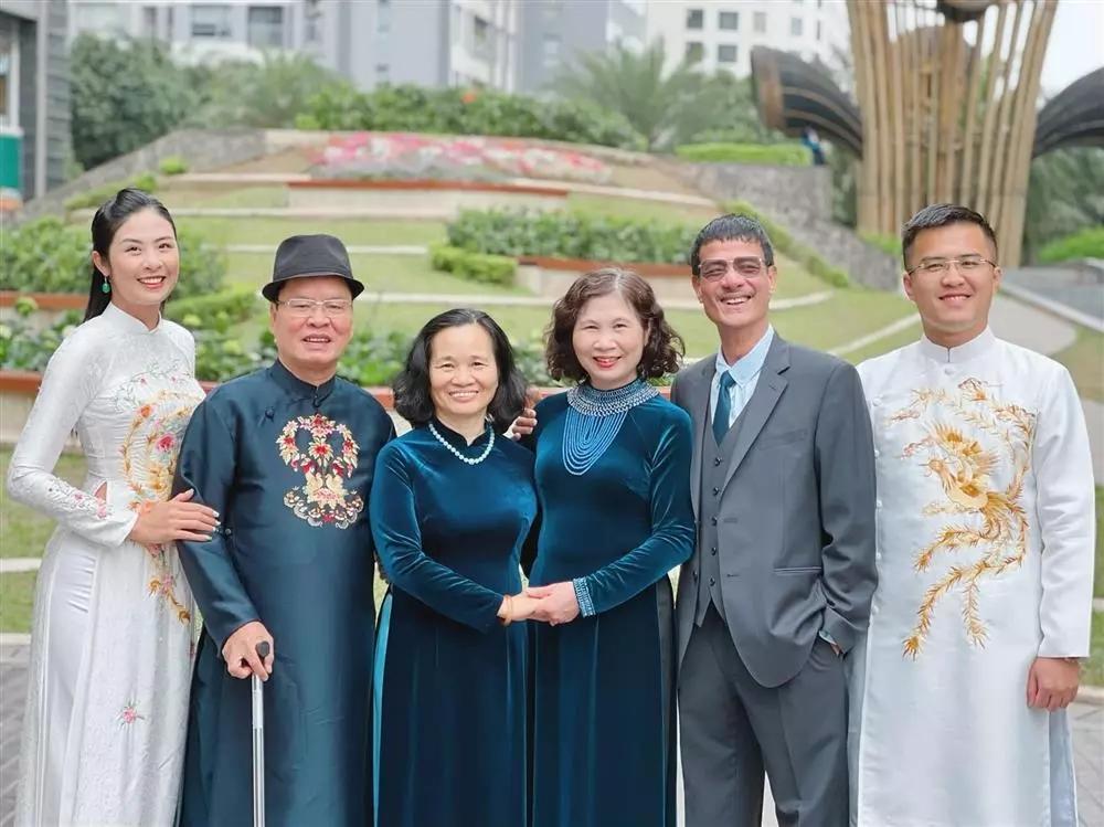 Tin showbiz Việt ngày 5/11: Ngọc Hân khen bố mẹ hôn phu có tầm nhìn-1