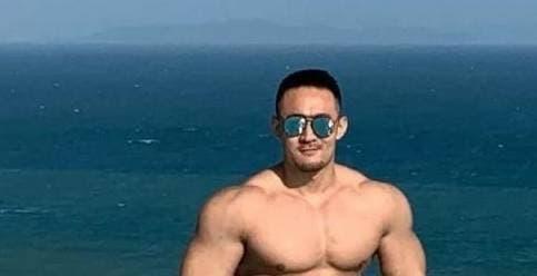 Anh chàng 35 tuổi có ngoại hình vạm vỡ khiến chị em đổ đứ đừ-1