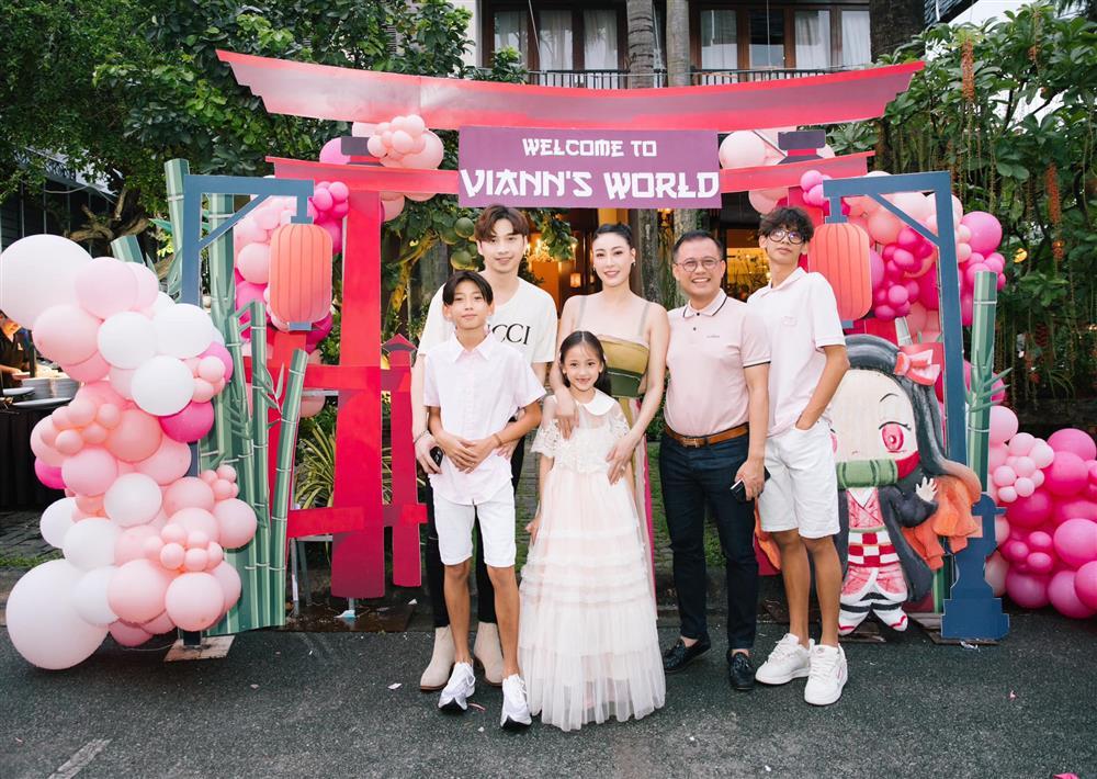 Mối quan hệ Hà Kiều Anh và con riêng của chồng-5