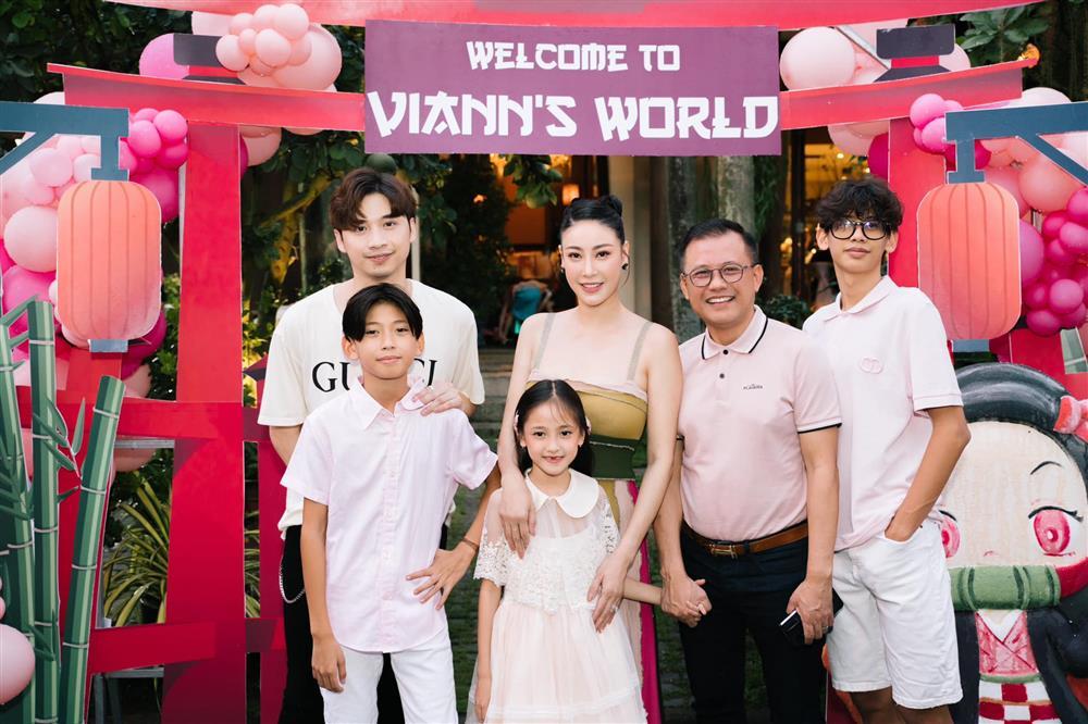 Mối quan hệ Hà Kiều Anh và con riêng của chồng-6