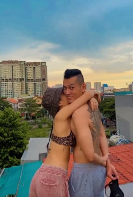 Lý Bình nối gót Phương Trinh Jolie xăm hình mới siêu khủng?-11