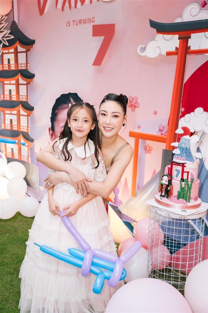 Mối quan hệ Hà Kiều Anh và con riêng của chồng-2