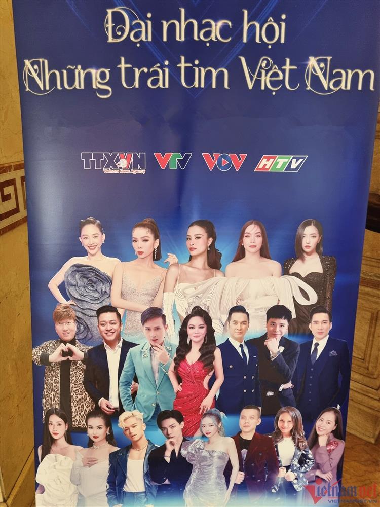 BTC nói về poster xếp Đông Nhi giữa Hồ Ngọc Hà và Lệ Quyên-1