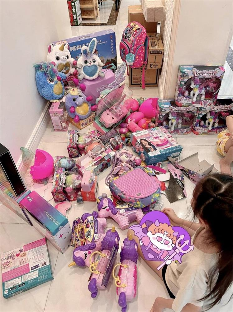 Con gái Đoàn Di Băng khui núi quà sinh nhật, nhìn mà choáng-4