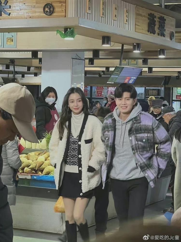 Phim của Angela Baby - Nhậm Gia Luận bị chê vì cười giả trân-1