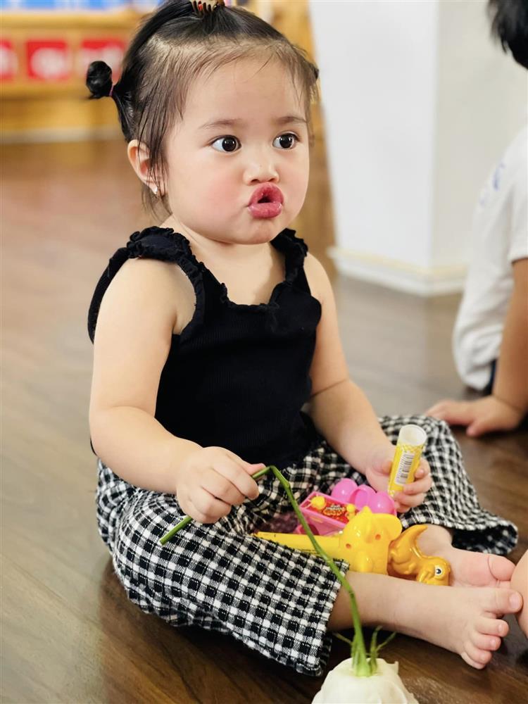 Con lớn nhanh, Lê Dương Bảo Lâm có lúc tưởng vợ ôm thằng nào-8