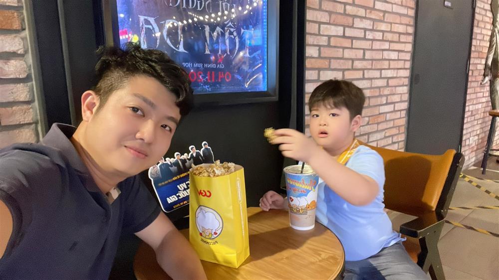 Con trai Nhật Kim Anh càng lớn càng bảnh, giống hệt bố-3