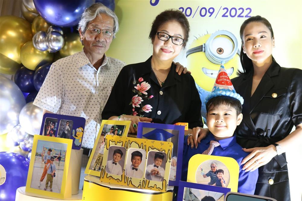 Con trai Nhật Kim Anh càng lớn càng bảnh, giống hệt bố-11