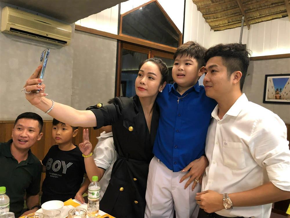 Con trai Nhật Kim Anh càng lớn càng bảnh, giống hệt bố-9