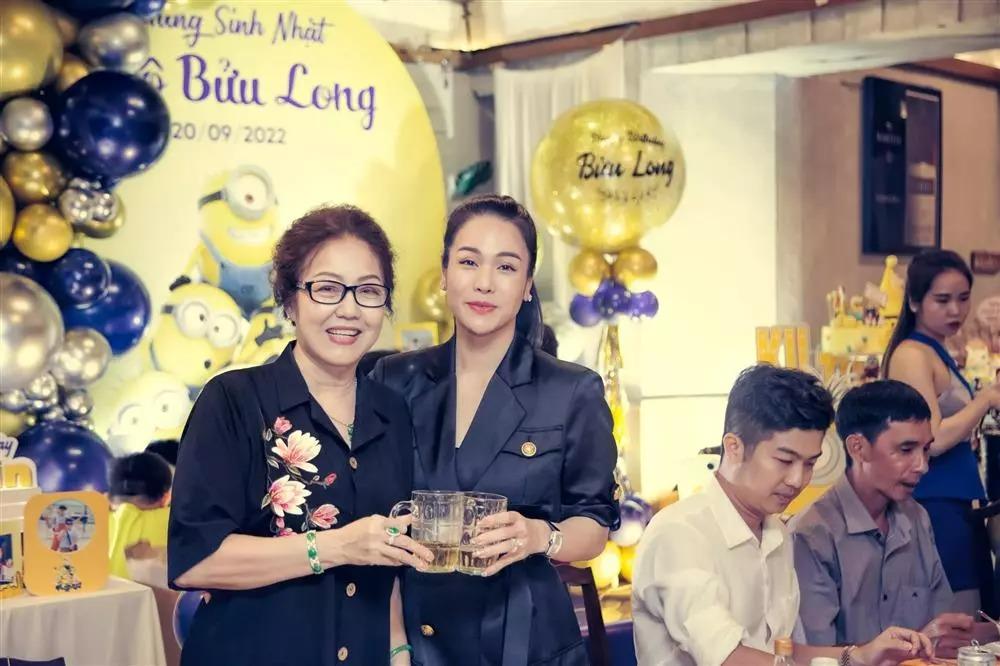 Con trai Nhật Kim Anh càng lớn càng bảnh, giống hệt bố-13