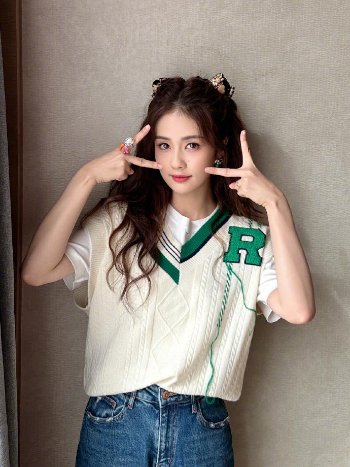 Đọ sắc Ngu Thư Hân, Triệu Lộ Tư và Bạch Lộc thời đi học-9