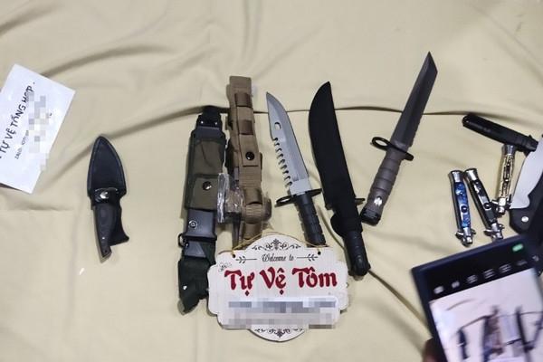 Mang còng số 8 đi bán, bất ngờ bị công an còng luôn tay-2