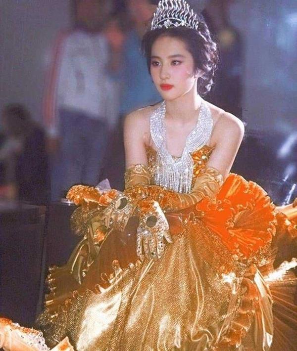 8 Nữ thần Kim Ưng: Địch Lệ Nhiệt Ba - Triệu Lệ Dĩnh ấn tượng nhất-1