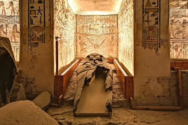 7 địa điểm rùng rợn thu hút du khách trên khắp thế giới-8