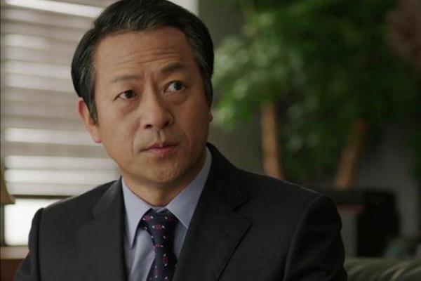 Con gái riêng của vợ kết hôn, tôi rơi nước mắt khi nhìn thiệp mời-1