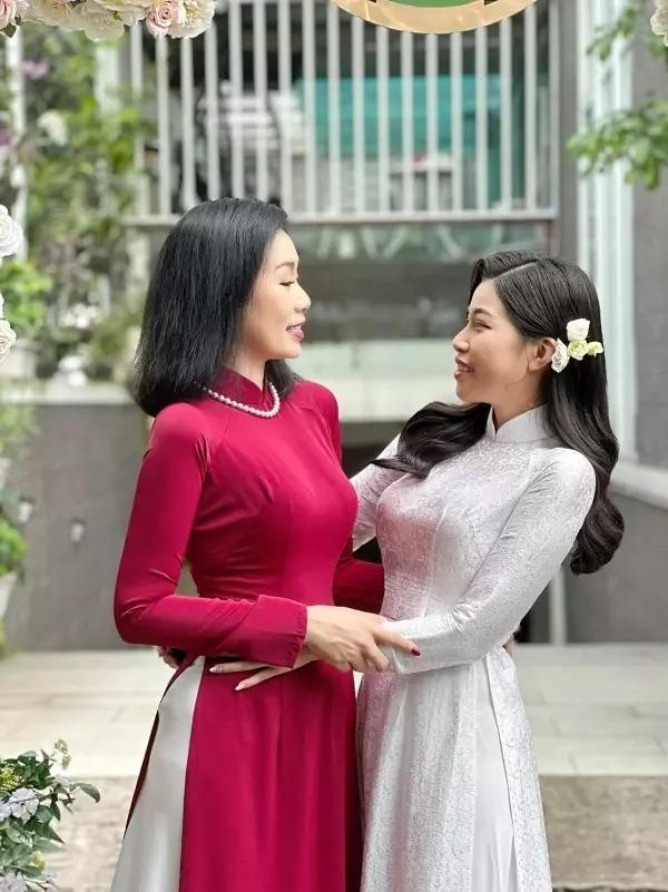 Trịnh Kim Chi nền nã tại đám cưới sau khi bị chê lên đồ át vía cô dâu-5
