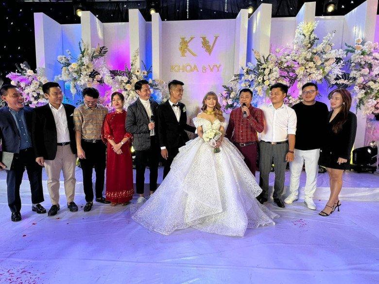 Trịnh Kim Chi nền nã tại đám cưới sau khi bị chê lên đồ át vía cô dâu-8