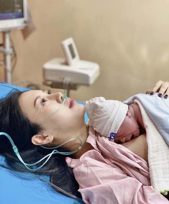 Hot girl Người Ấy Là Ai Vũ Ngọc Châm để lộ mặt con thứ 2 mới sinh-1