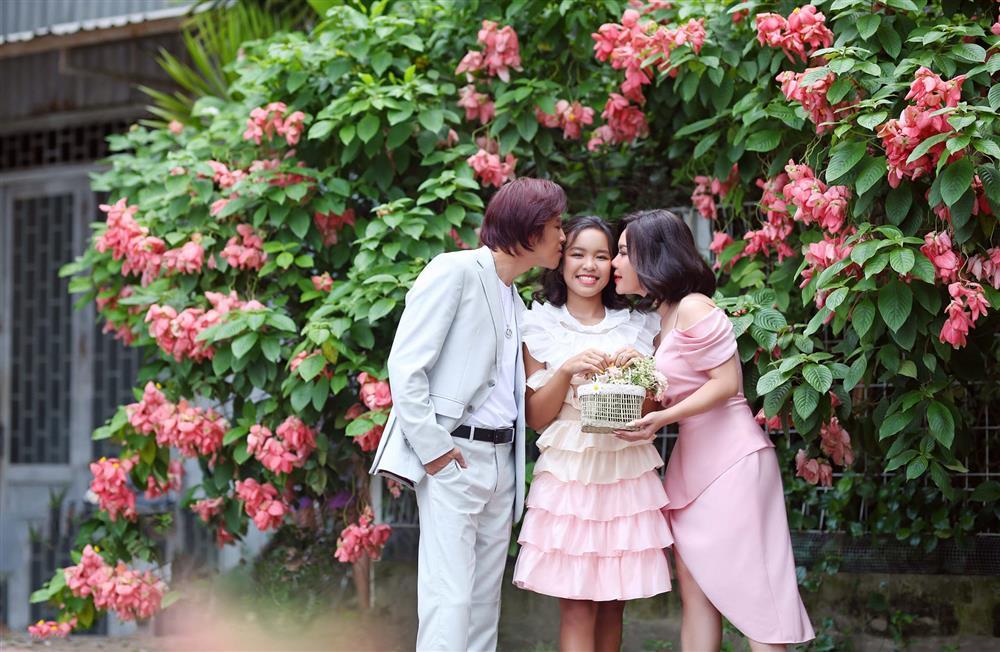 Tin showbiz Việt ngày 6/11: Hoàng Oanh khóc ngang vì con-10