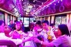 Ăn lẩu trên xe buýt ở Trung Quốc