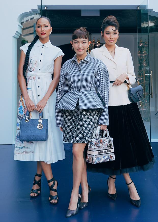 Những bộ cánh kém xinh của dàn Hoa hậu Việt thời gian qua-7